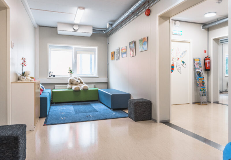 Fast learning space with modular school buildings