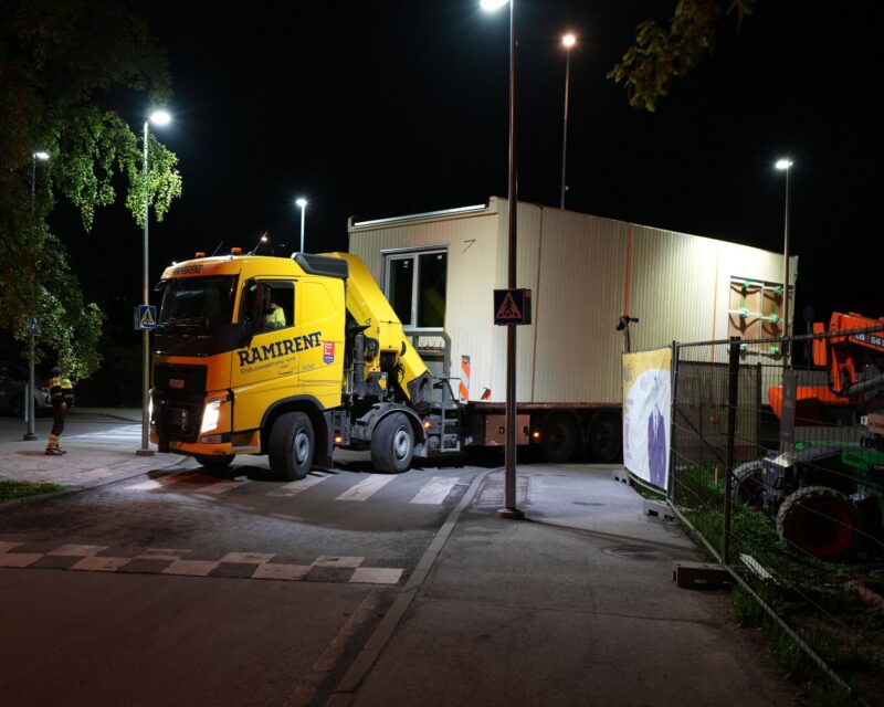 Night transport of modular school building for Tallinn 32nd Secondary School